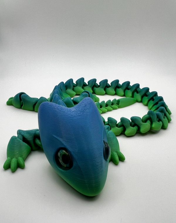 Ящерица с длинным хвостом